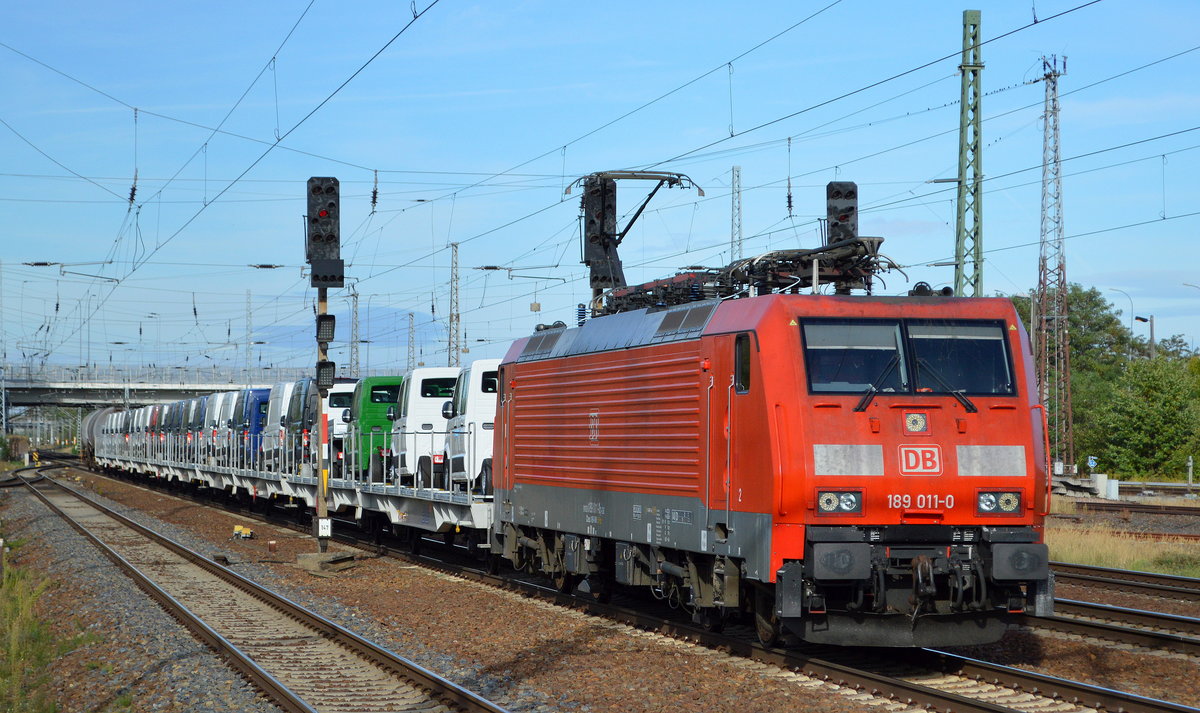 DB Cargo Deutschland AG mit  189 011-0  [NVR-Number: 91 80 6189 011-0 D-DB] und gemischten Güterzug, großteils Nutzfahrzeuge von VW aus polnischer Produktion am 11.09.18 Bf. Flughafen Berlin-Schönefeld.