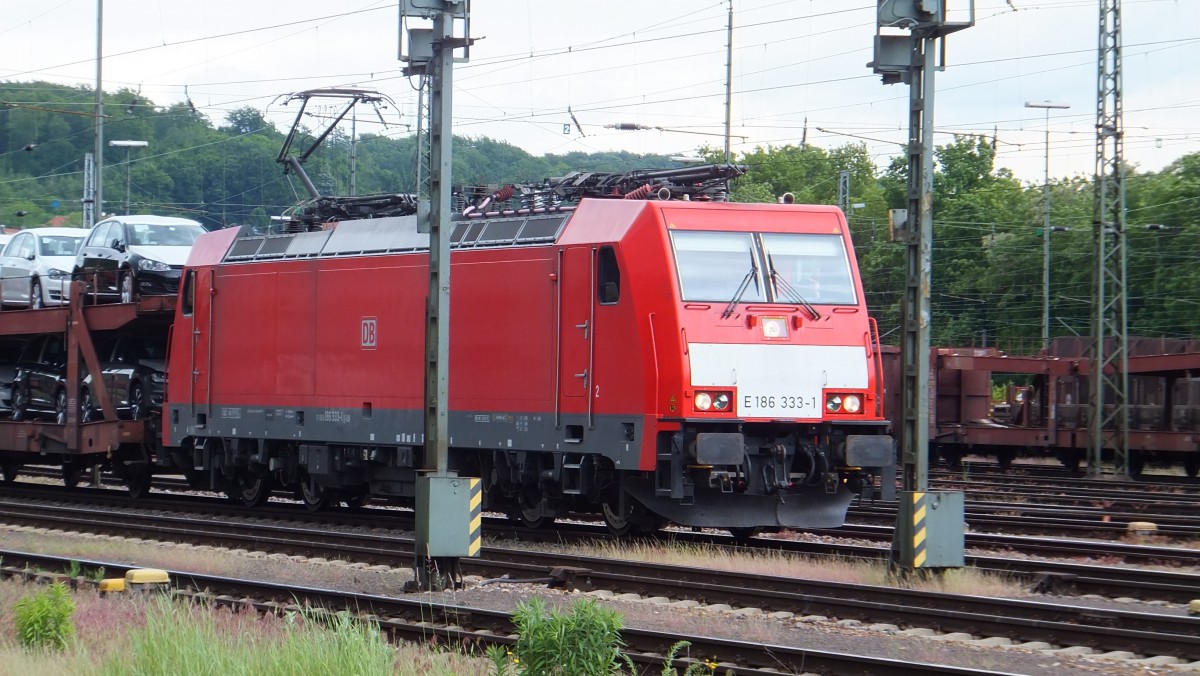 DB E 186 333-1 am Saarbrücken-Güterbahnhof (31.05.2015)