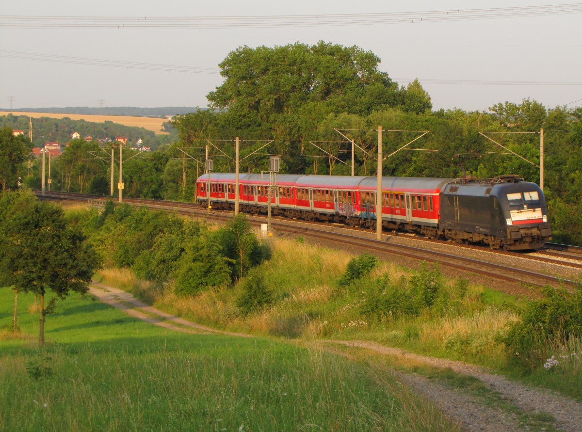 DB ES 64 U2-014 mit der RB 16330 von Halle (S) Hbf nach Eisenach, am 17.07.2015 bei Erfurt Bischleben.