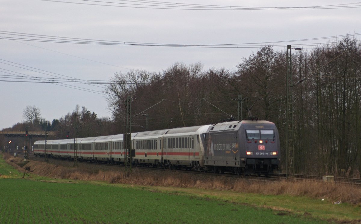 DB Fernverkehr 101 004  Bahn BKK  mit IC 2216 Stuttgart Hbf - Stralsund Hbf (Marl, NI, 28.12.16).