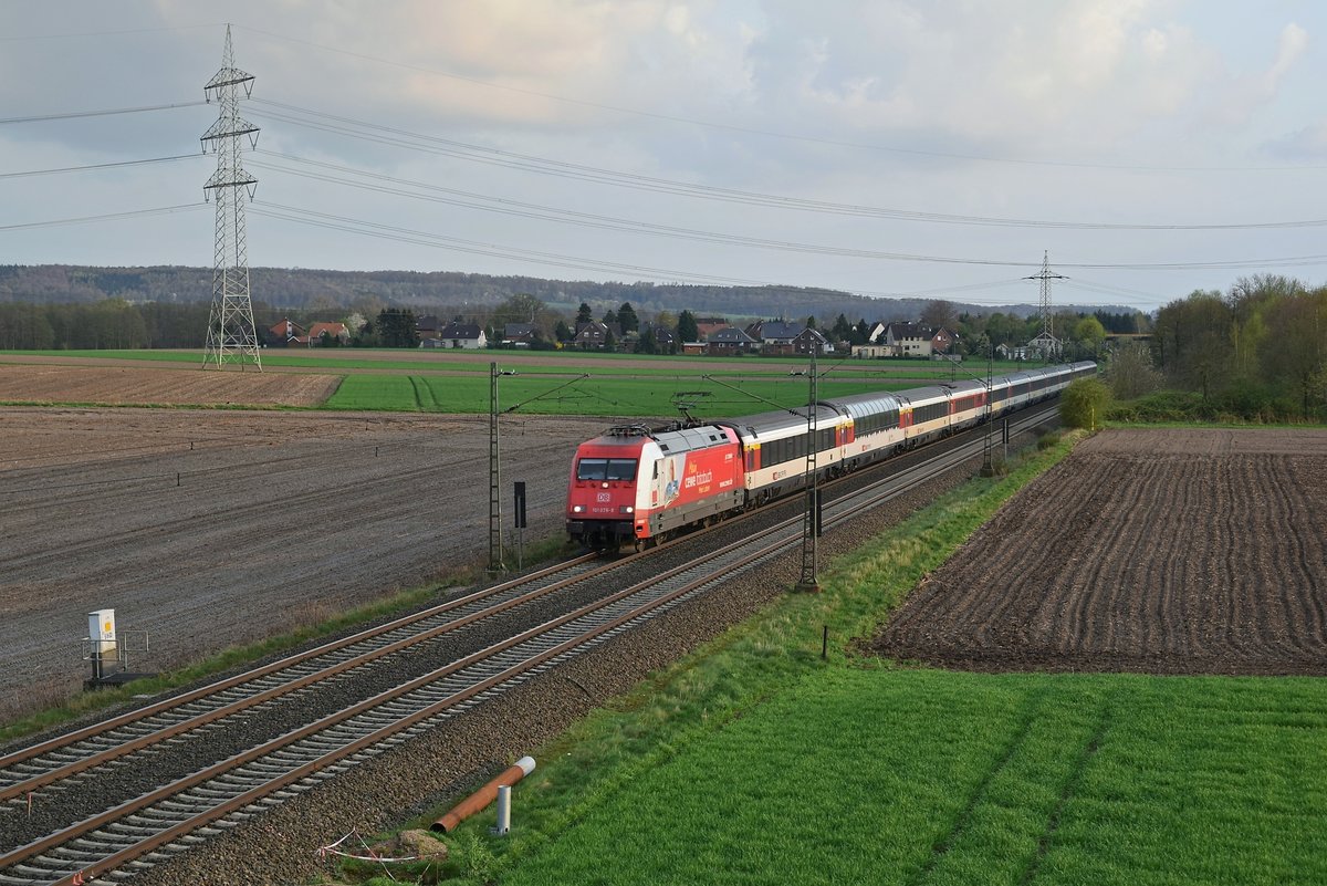 DB Fernverkehr 101 076  cewe fotobuch  mit dem aus SBB-Wagen gebildeten EC 8 Zürich HB - Hamburg-Altona (Marl, NI, 16.04.18).