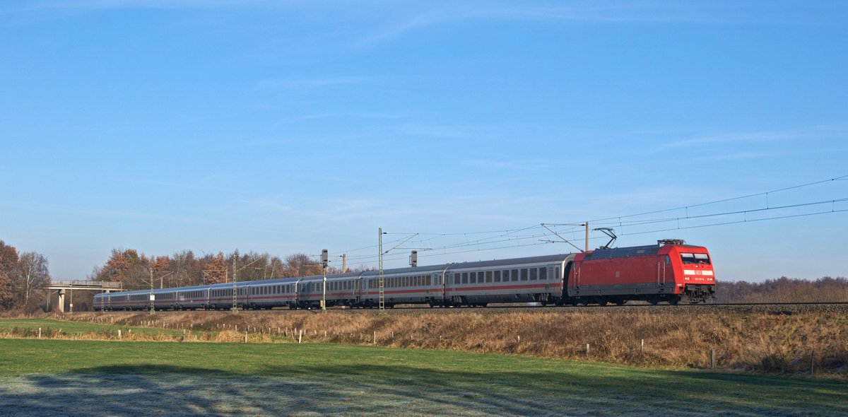 DB Fernverkehr 101 117 mit IC 1027 Hamburg-Altona - Regensburg Hbf (Hüde, 29.11.16).