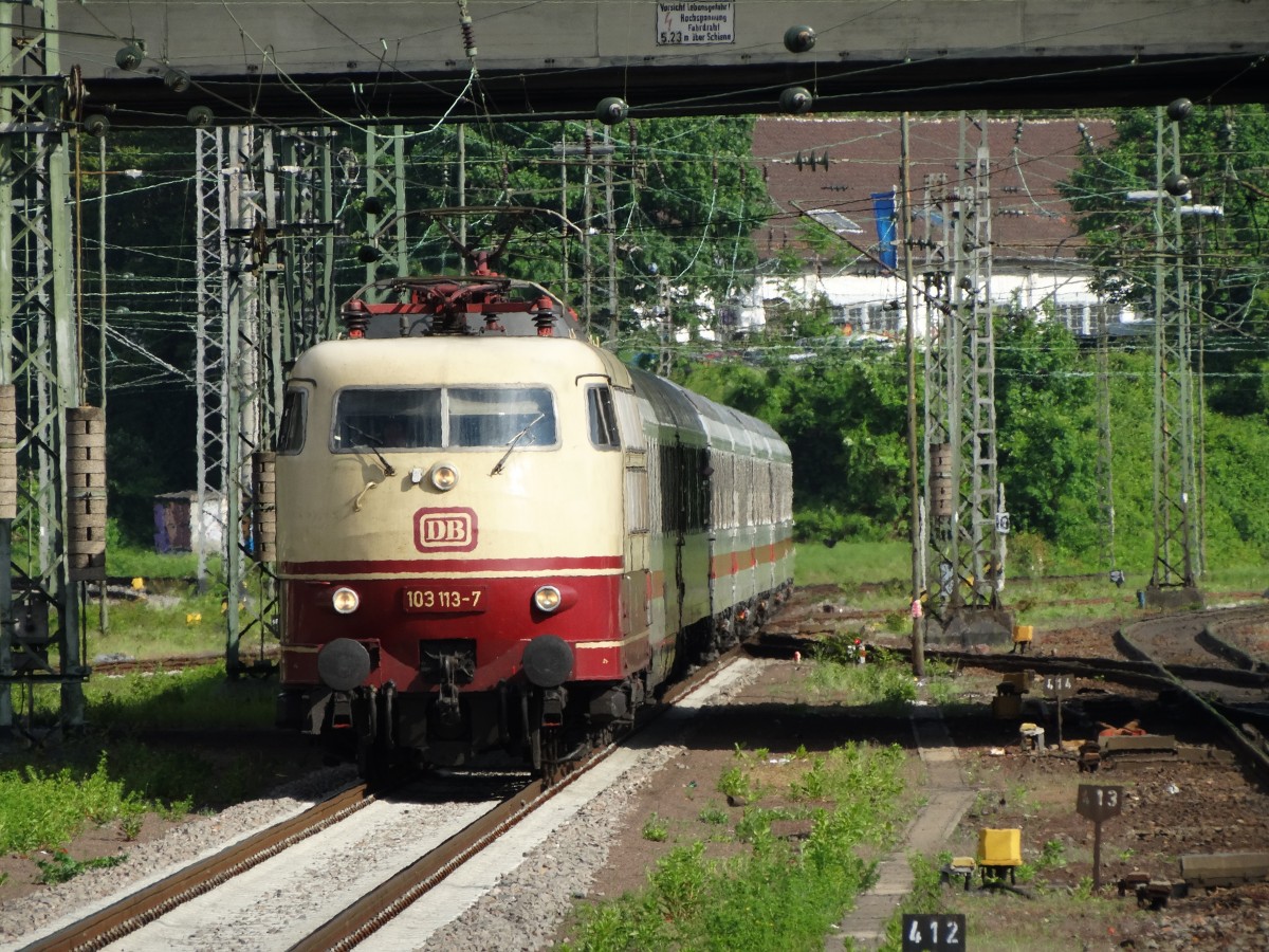 DB Fernverkehr 103 113-7 erreicht mit dem IC 2316 Heidelberg Hbf am 17.05.15