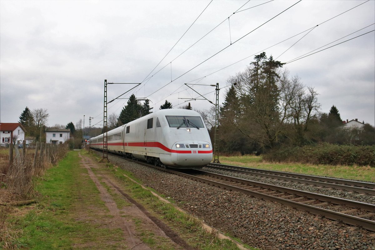 DB Fernverkehr ICE1 (401 xxx) am 10.02.18 bei Hanau West auf der KBS640. Normal fahren diese über Offenbach durch ein Umleitung an diesem Wochenende über Maintal Ost Nordmainisch