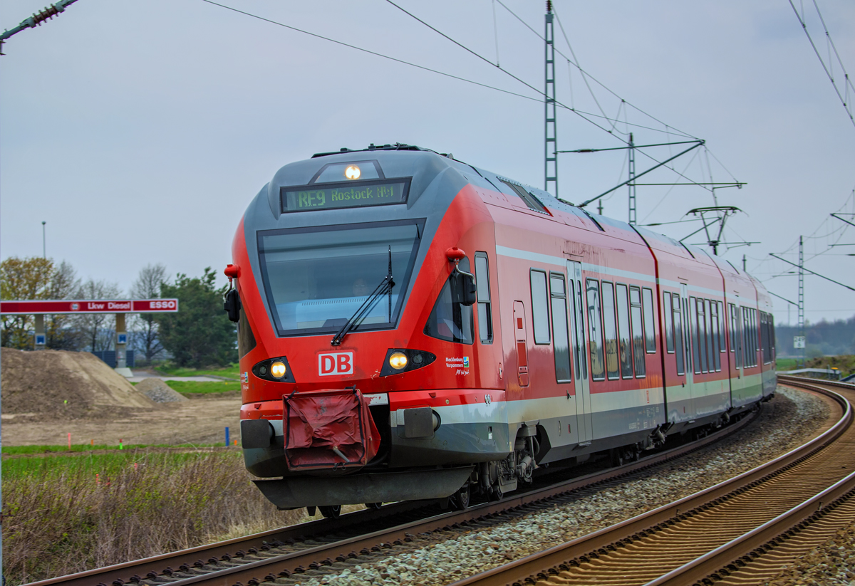 DB FLIRT als RE9 zwischen Bergen (Rügen) und Taschenhagen. - 23.04.2017 	