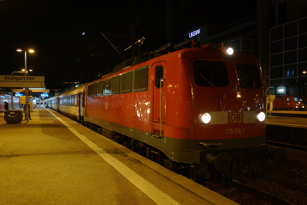 DB: Impressionen des Bahnhofs Stuttgart Hbf vom 3. Dezember 2016.
Foto: Walter Ruetsch