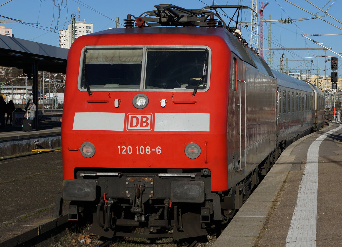 DB: Impressionen des Bahnhofs Stuttgart Hbf vom 3. Dezember 2016.
Foto: Walter Ruetsch