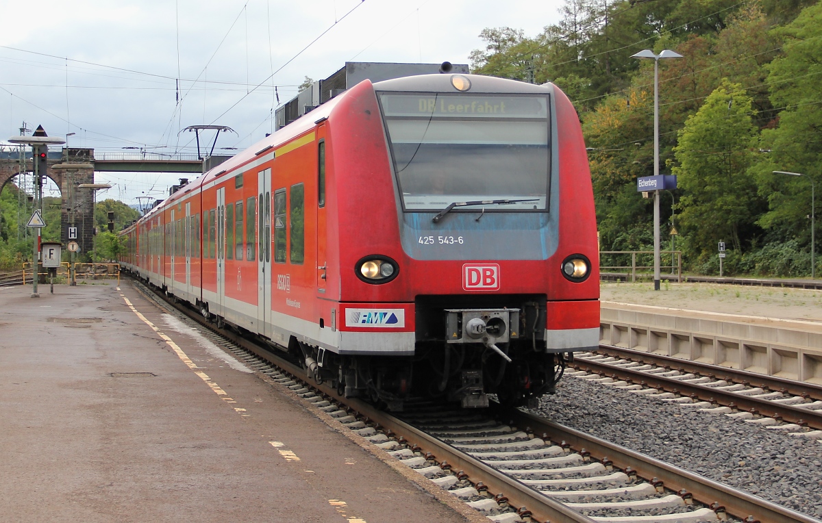  DB Leerfahrt  stand in den Displays der Triebwagen-Doppeltraktion aus 425 543-6 und 042 die sich am 15.09.2013 auf der Fahrt nach Norden befanden. Aufgenommen in Eichenberg.