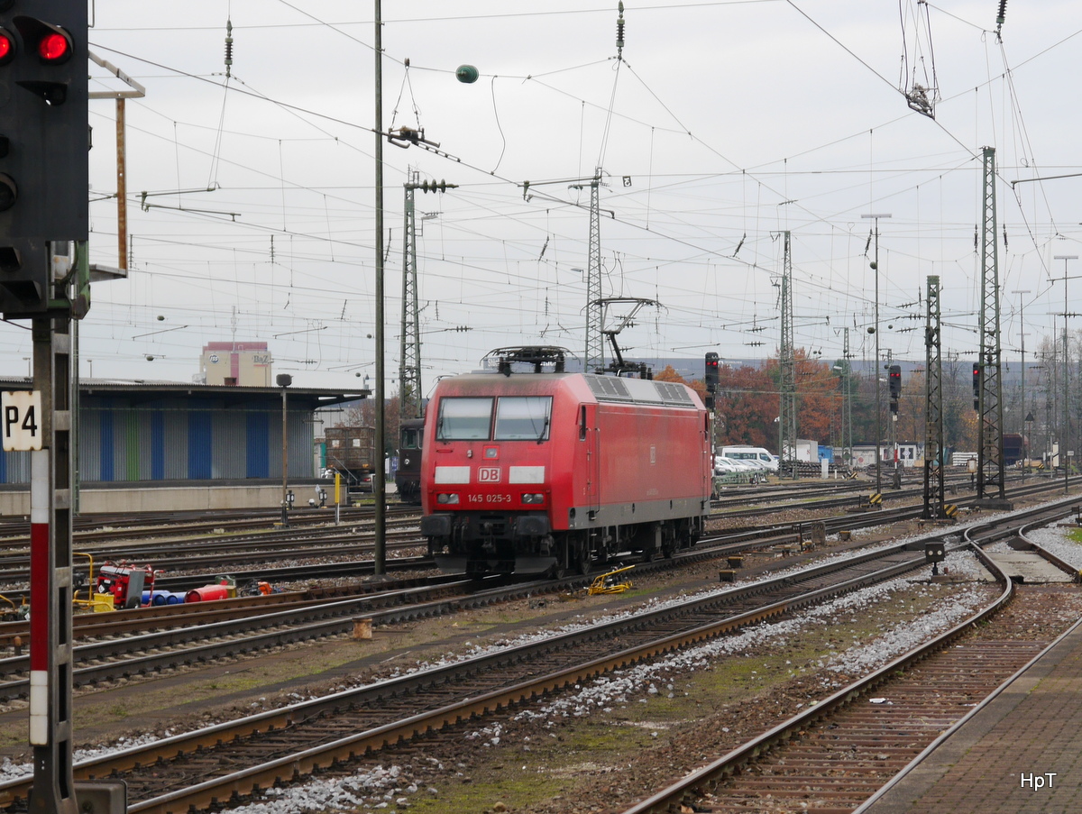 DB - Lok  145 025-3 unterwegs im Basel Badischer Bahnhof am 23.11.2016