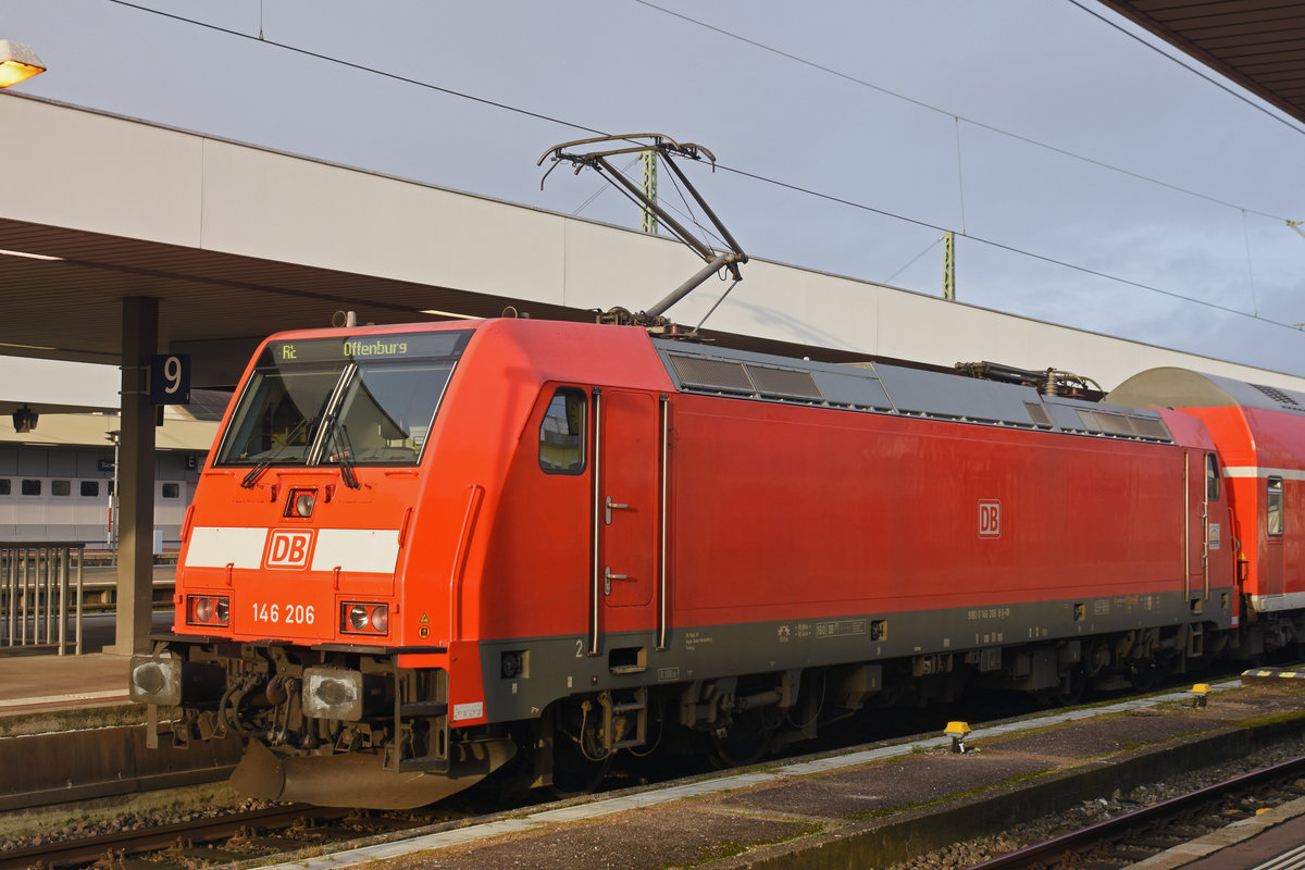 DB Lok 146 206-8 wartet beim badischen Bahnhof. Die Aufnahme stammt vom 28.12.2018.