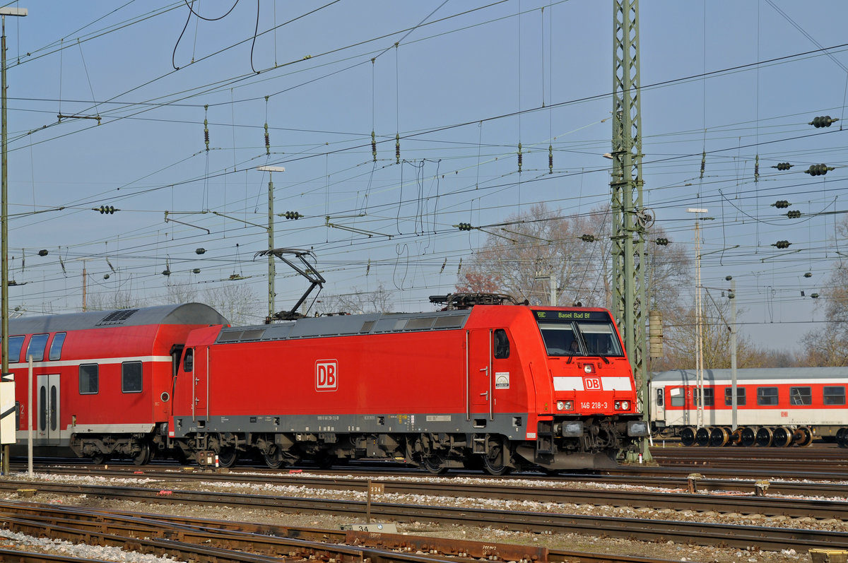 DB Lok 146 218-3, fährt beim Badischen Bahnhof ein. Die Aufnahme stammt vom 12.12.2016.