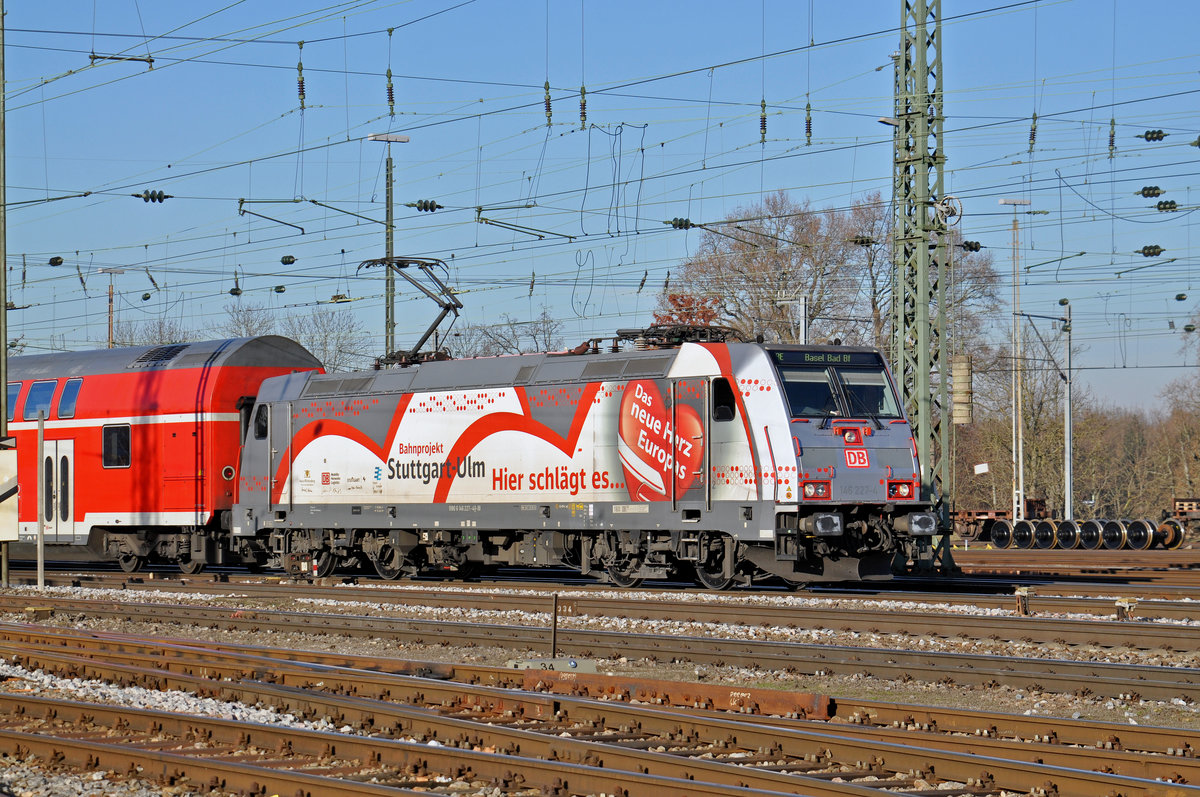 DB Lok 146 227-4 fährt beim Badischen Bahnhof ein. Die Aufnahme stammt vom 01.12.2016.