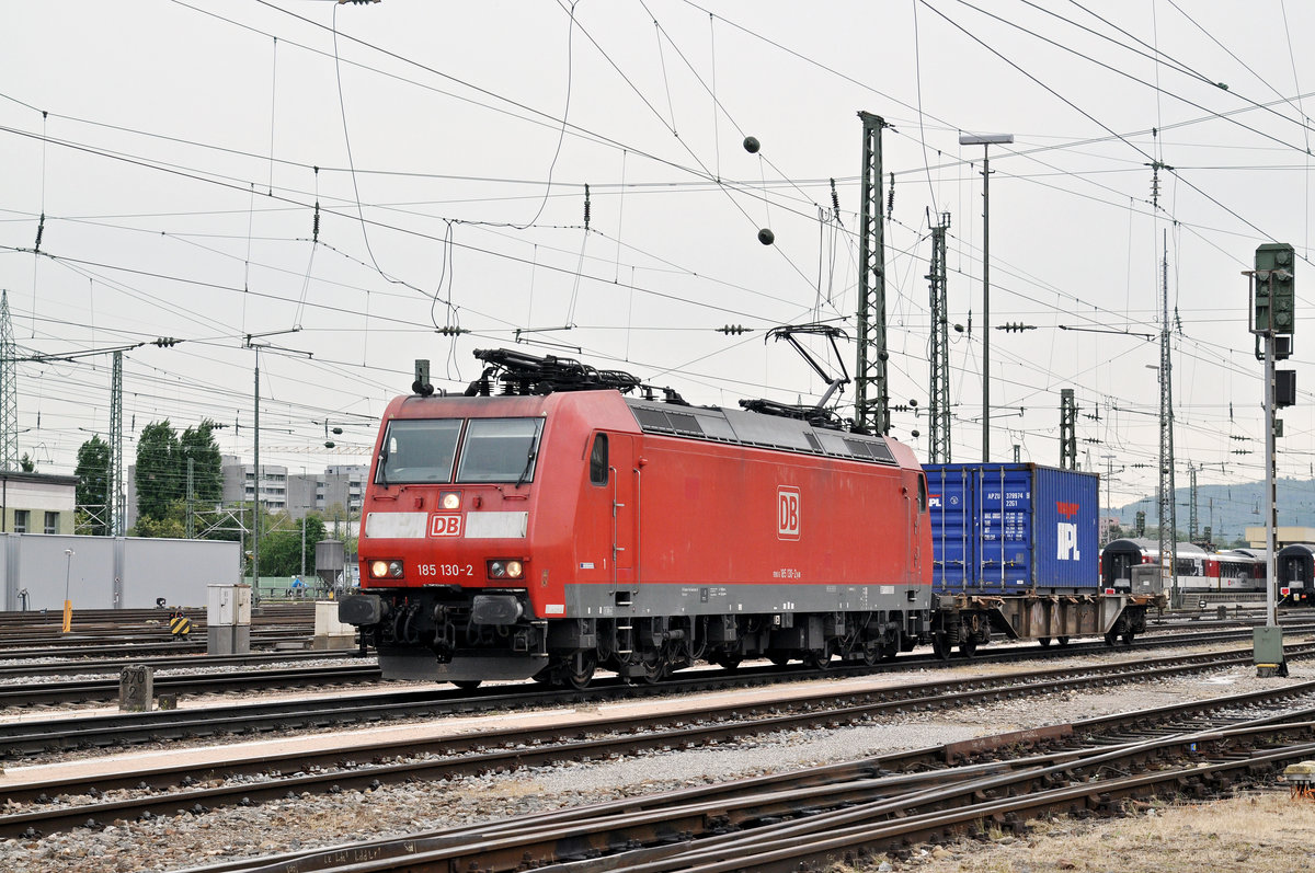 DB Lok 185 130-2, durchfährt den Badischen Bahnhof. Die Aufnahme stammt vom 11.05.2017.