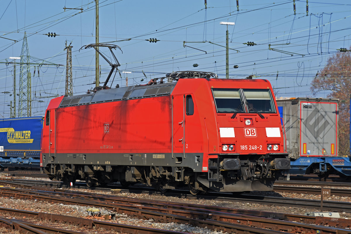 DB Lok 185 248-2 durchfährt solo den badischen Bahnhof. Die Aufnahme stammt vom 05.02.2019.