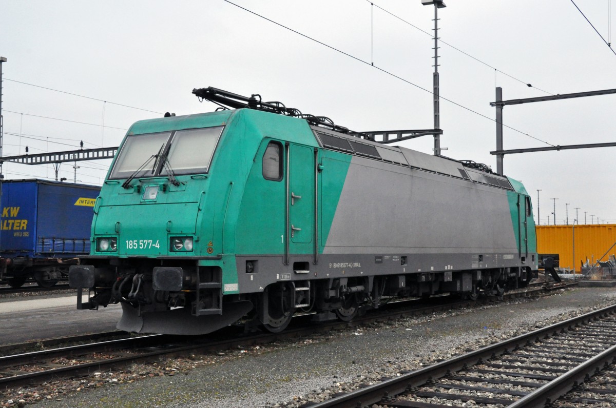 DB Lok 185 577-4 am Güterbahnhof in Muttenz. Die Aufnahme stammt vom 12.01.2014.
