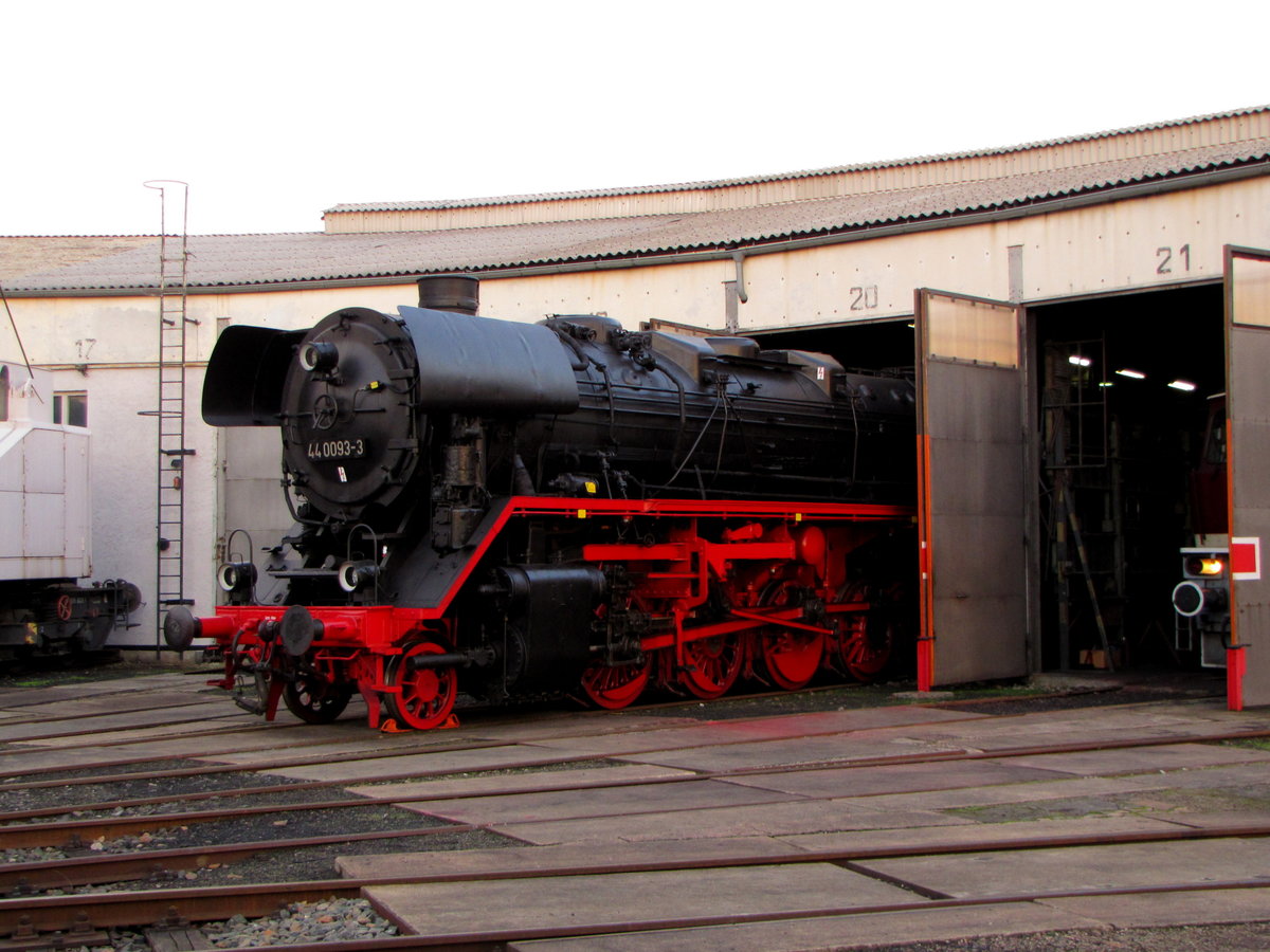 DB Museum 44 0093-3 am 10.12.2016 bei der Eisenbahnweihnacht im Bw Arnstadt.
