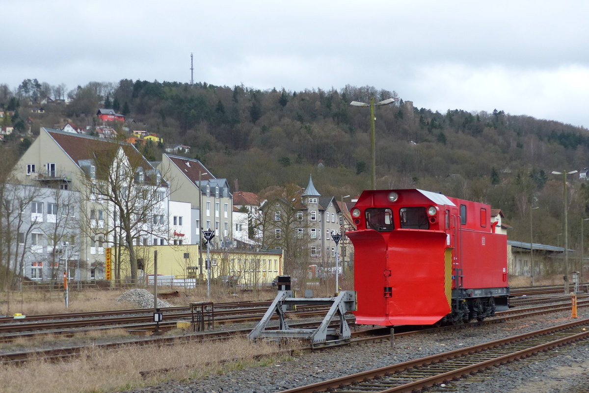 DB Netz 80 80 970 5 018-7 am 18.03.2017 abgestellt in Meiningen.