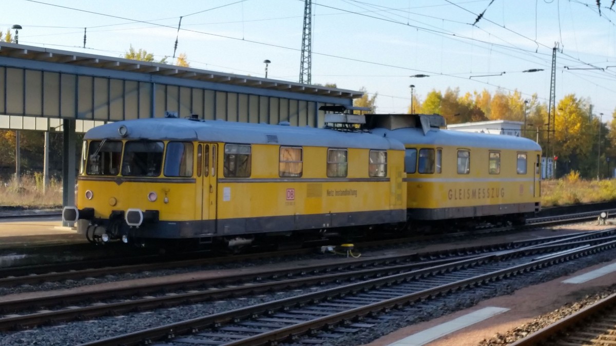 DB Netz Gleismesszug 726 004 und 725 004 am 28.10.2015 auf dem Hauptbahnhof Zwickau.