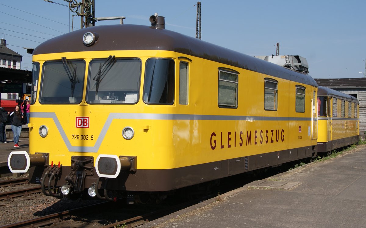 DB Netz Gleissmesszug 726 002-9 im neuen Lack am 30.04.17 in Hanau Hbf von einen Bahnsteig aus gemacht. Dieses Foto hat ein Freund von mir gemacht und ich darf es veröffentlichen.