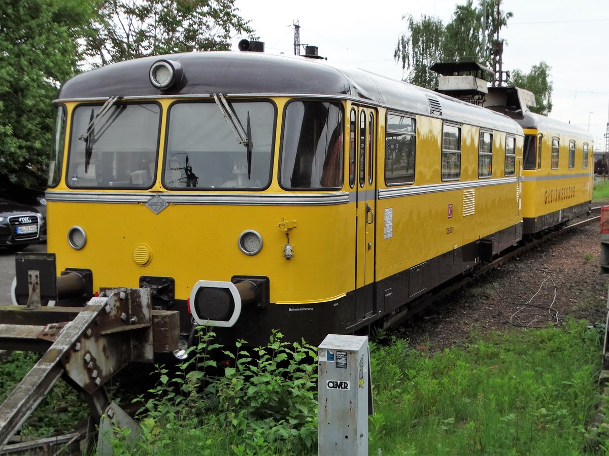 DB Netz Gleissmesszug 726 002-9 im neuen Lack am 24.05.17 in Hanau Hbf von einen Bahnsteig aus gemacht.