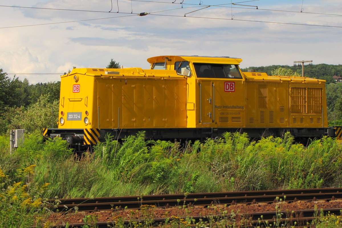 DB Netz Instandhaltung 203 312-4 als Tfzf Richtung Groheringen, am 09.08.2011 in der berholung in Naumburg (S) Hbf.