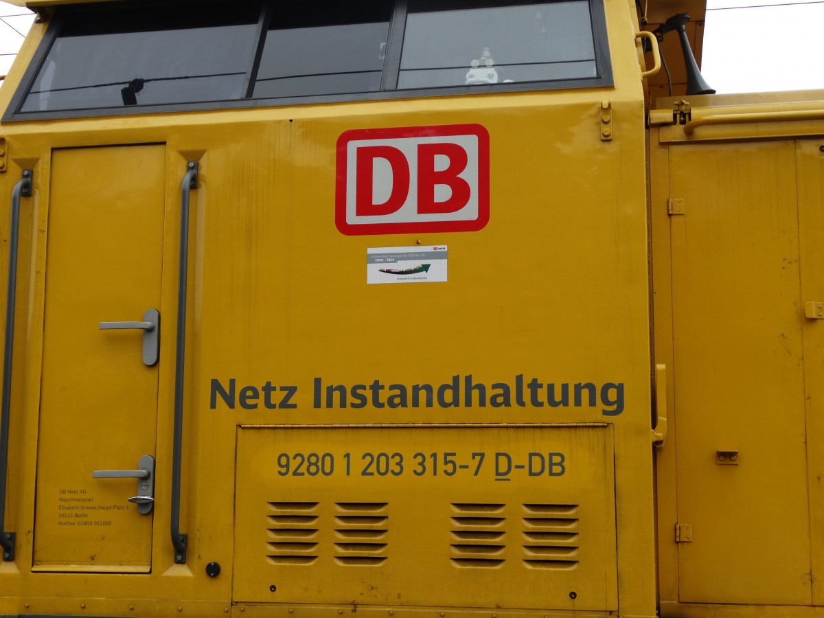 DB Netz Instandhaltung Beschriftung am 30.10.15 in Neckargemünd an 203 315-7