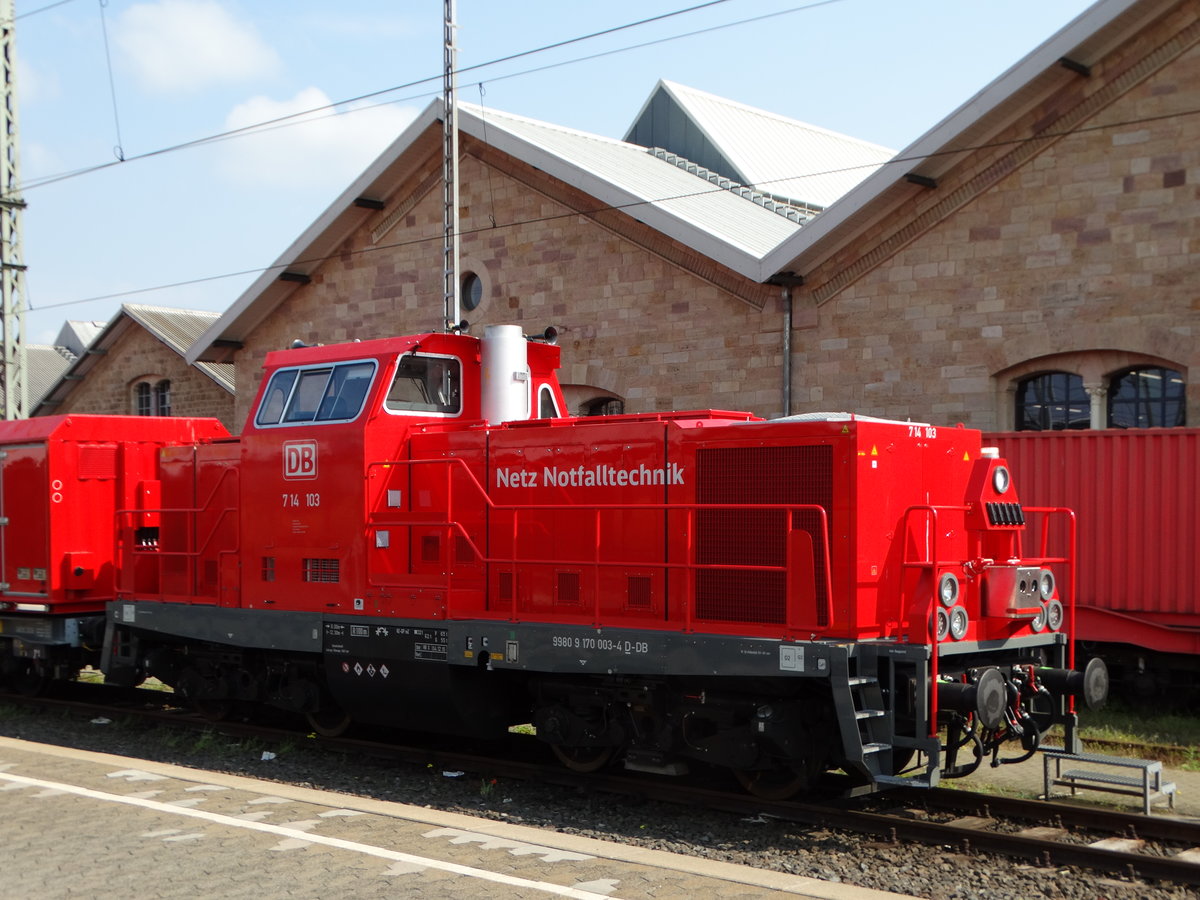 DB Netz Notfalltechnik 714 103 am 13.05.16 in Fulda Bhf vom Bahnsteig aus fotografiert