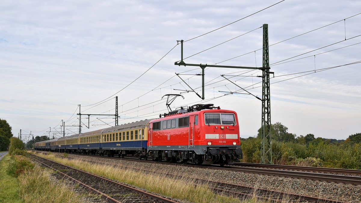 DB Regio 111 115 mit Centralbahn-Sonderzug in Richtung Osnabrück (bei Diepholz, 30.09.18).
