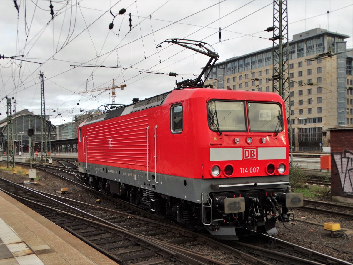 DB Regio 114 007 mit frischer HU am 29.12.17 in Frankfurt am Main Hbf 