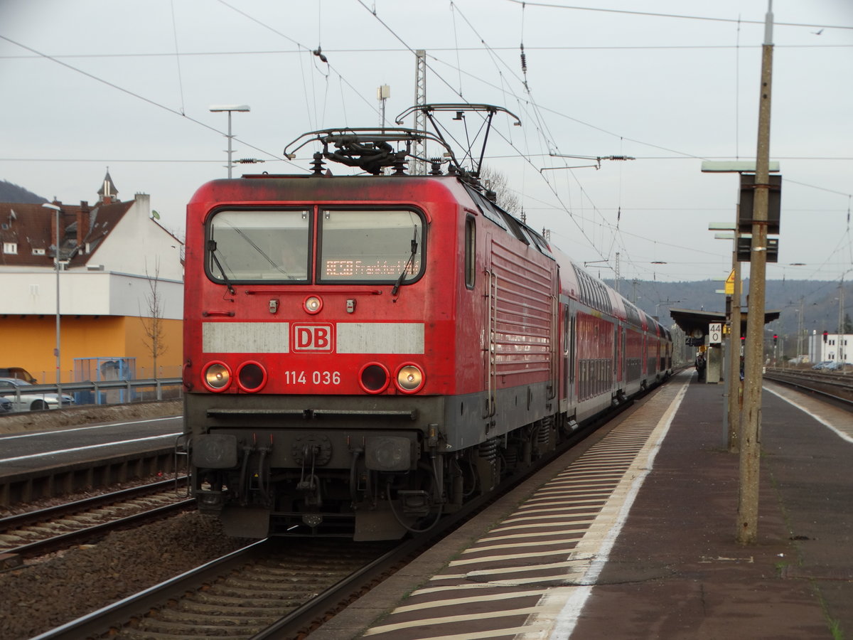 DB Regio 114 063 am 14.03.17 in Gelnhausen Bhf mit einen RE