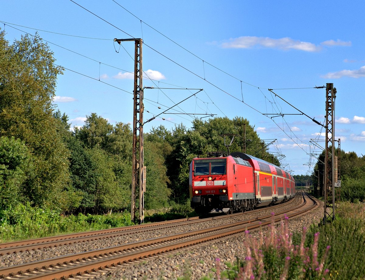 DB Regio 146 123 mit RE 4420 Hannover Hbf - Bremerhaven-Lehe (Loxstedt, 17.08.16). 