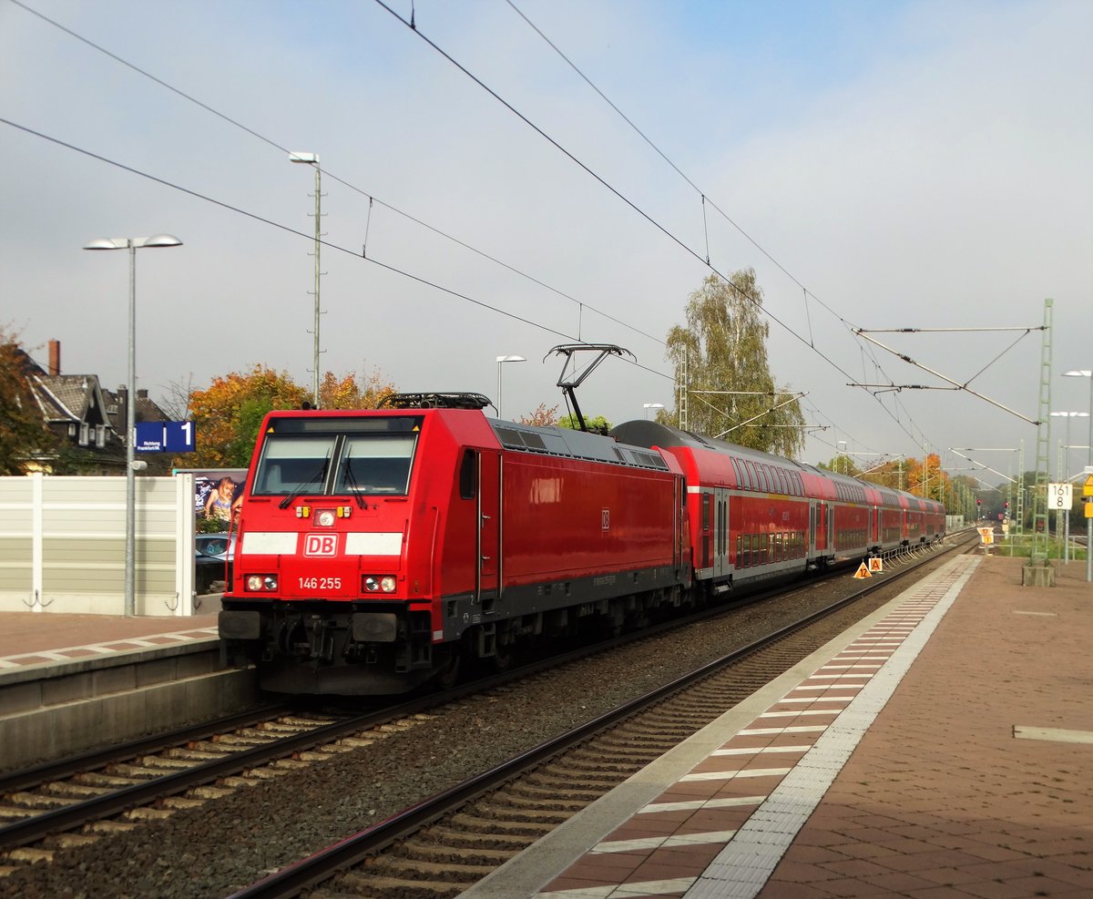 DB Regio 146 255 mit RE nach Frankfurt am Main am 15.10.17 in Bad Nauheim Bhf