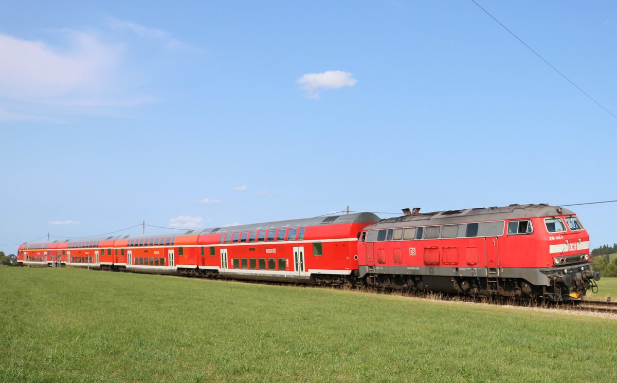 DB Regio 218 414-1 mit dem RE nach Füssen am 28.08.18 bei Seeg auf der König Ludwig Bahn 