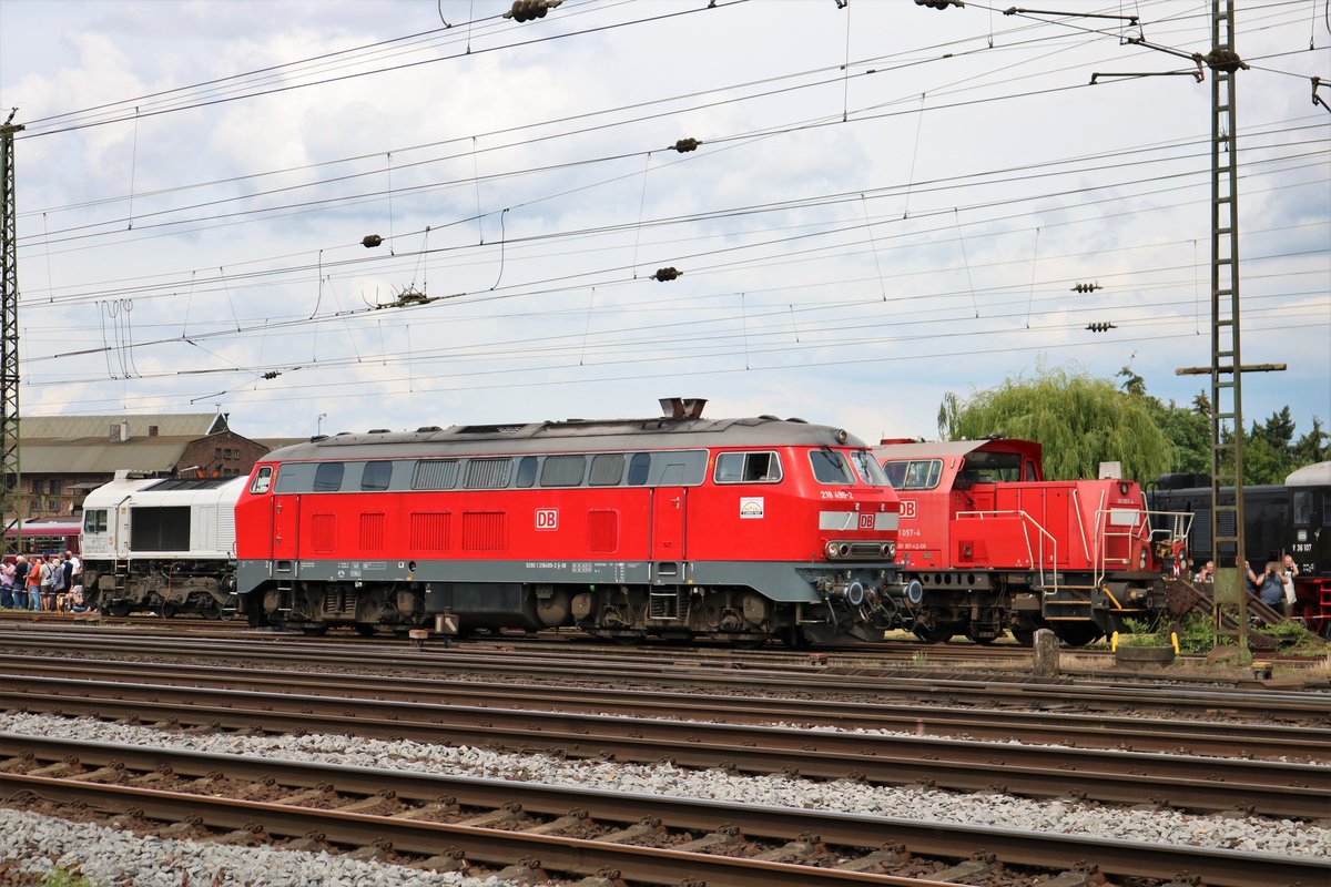 DB Regio 218 499-2 am 16.06.18 in Koblenz Lützel beim Sommerfest von einen Gehweg aus fotografiert