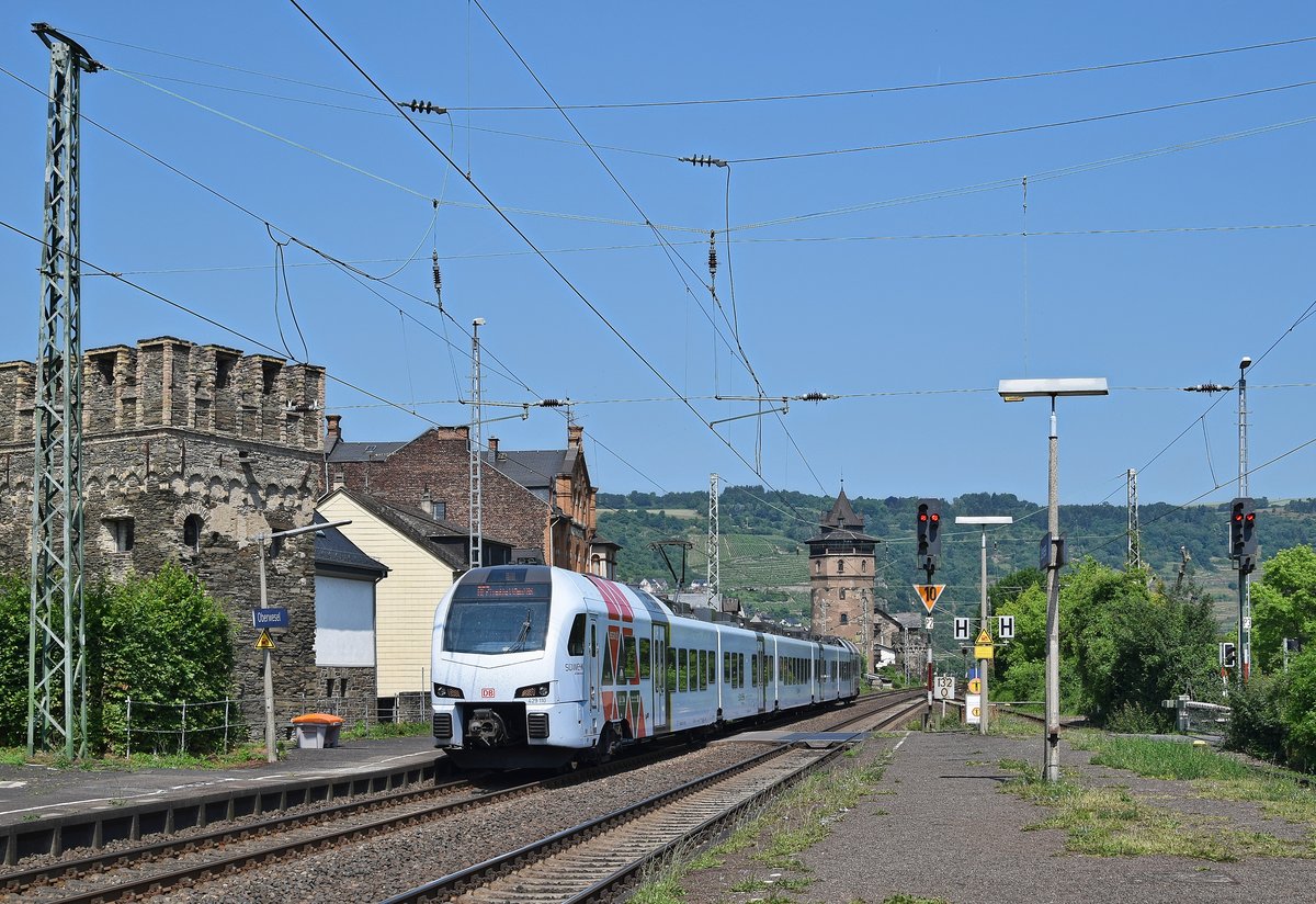 DB Regio 429 110/610 als RE 2 (4259)  SÜWEX  Koblenz Hbf - Frankfurt (Main) Hbf. Links der Zehnerturm, im Hintergrund der Rote Turm (Oberwesel, 06.06.18).