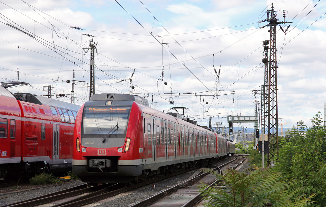 DB Regio 430 100 + 430 157 + 430 151 // Frankfurt am Main, an der Main-Neckar-Brücke // 25. Juni 2018 (S 1-Umleiter)