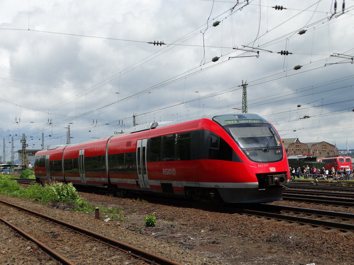 DB Regio 643 037 am 18.06.16 in Koblenz von einen Gehweg aus fotografiert