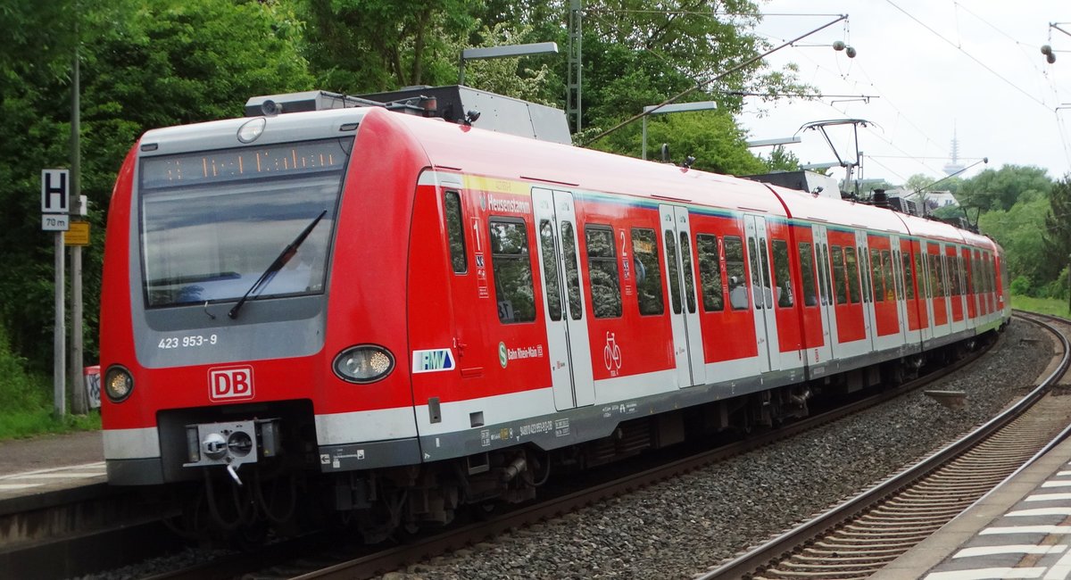 DB Regio Hessen S-Bahn Rhein Main 423 953-9 am 20.05.16 in Frankfurt Berkersheim 