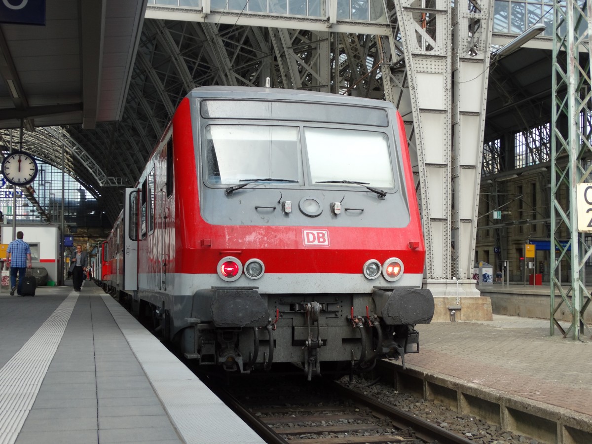 DB Regio Steuerwagen Bauart Wittenberge am 12.06.15 in Frankfurt am Main Hbf als RB55. Lange werden diese Wagen nicht mehr Fahren. Nach DB Regio soll im Dezember 2015 schluss seien mit den N-Wagen auf der RB55 Leider !!!