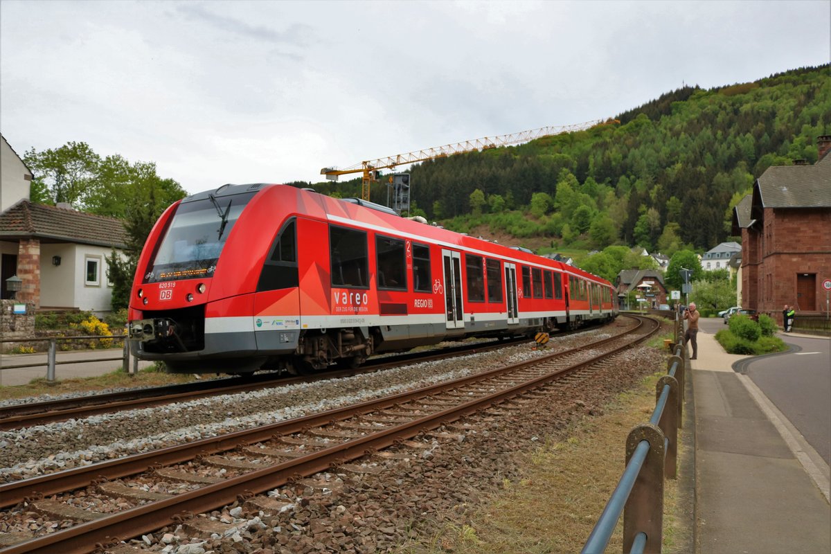DB Regio Vareo Alstom Lint 81 (620 519) am 28.04.18 in Kordel Bahnhof auf der Eifelbahn