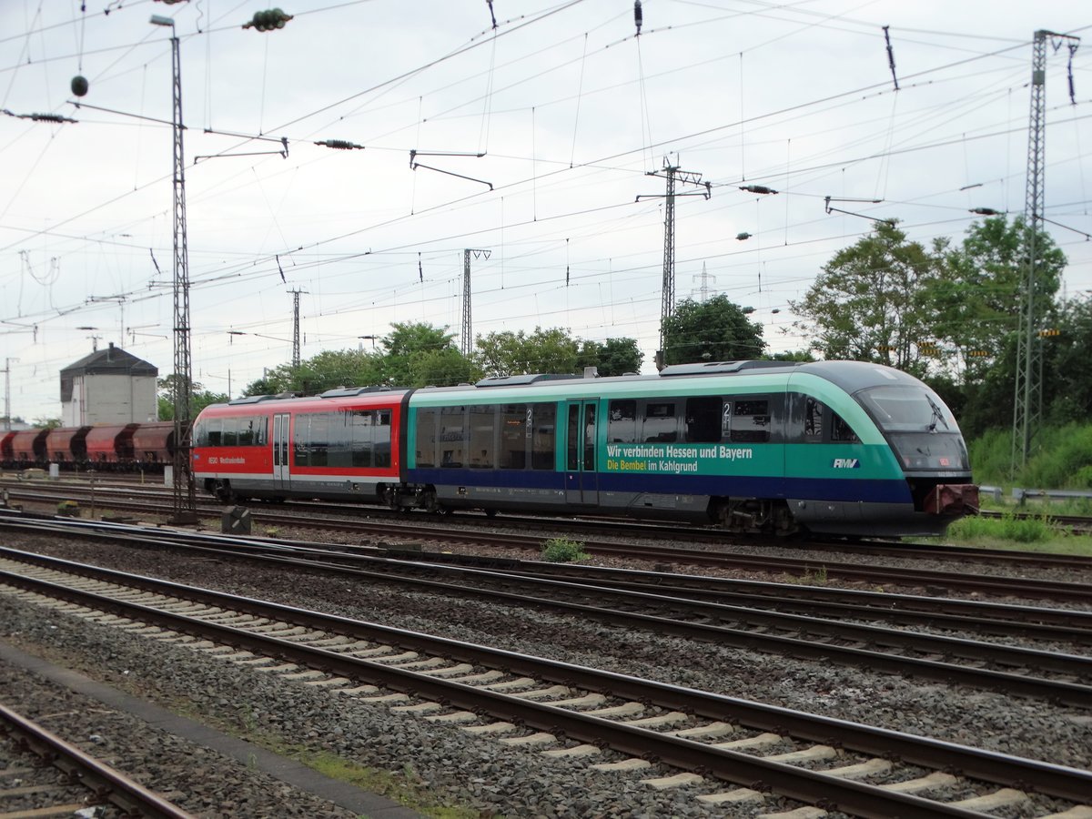 DB Regio Westfrankenbahn Desiro 642 xxx am 24.05.17 in Hanau Hbf von einen Gehweg aus fotografiert