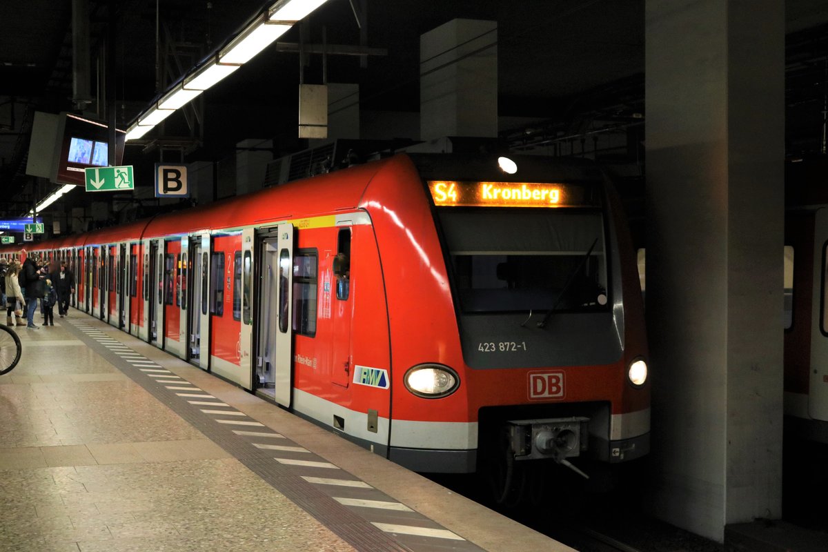 DB S-Bahn Rhein Main 423 872-1 als S4 am 27.01.18 in Frankfurt am Main Konstablerwache