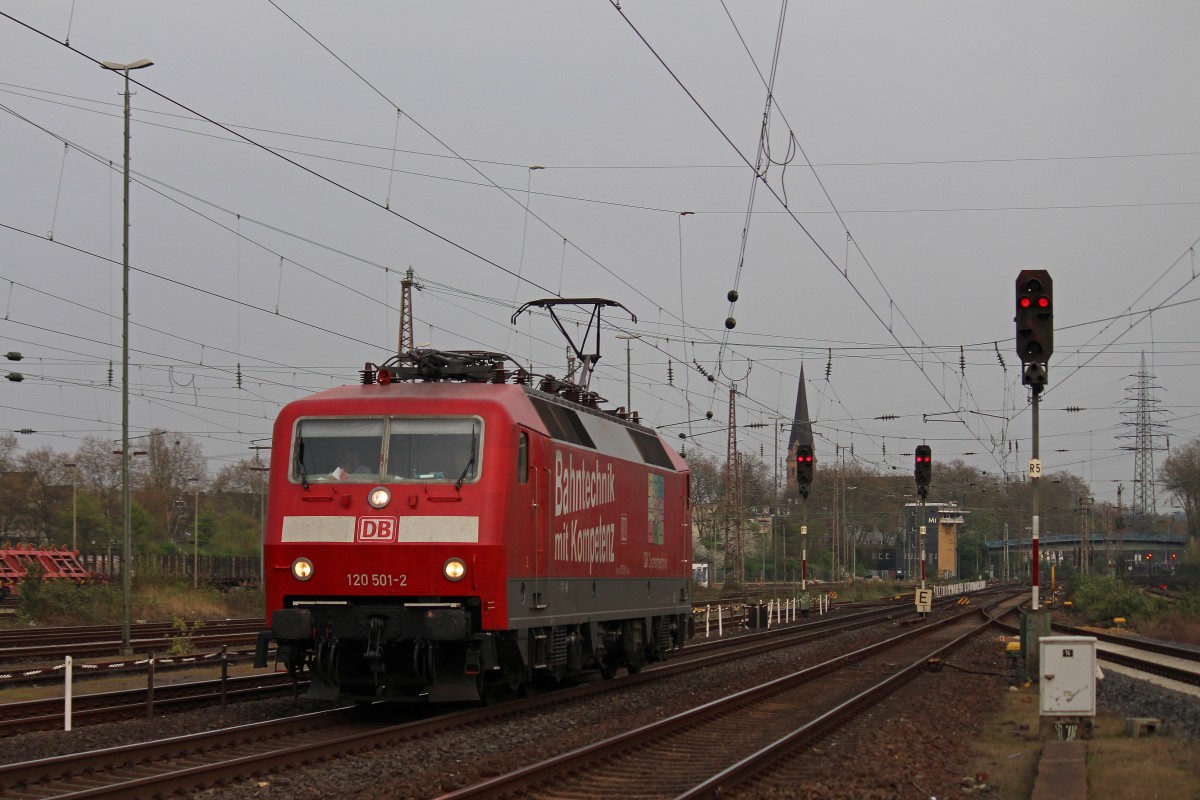 DB Systemtechnik 120 501 am 30.3.14 als Lz auf dem Weg nach Düsseldorf Hbf in Mülheim-Sytrum.