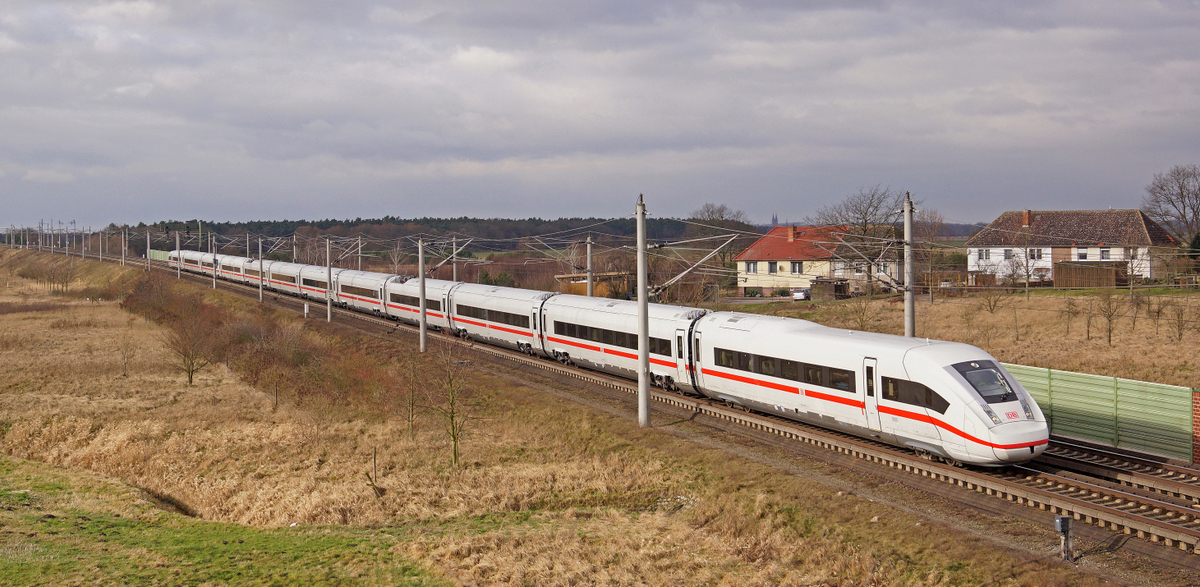 DB Systemtechnik führte uns nun ein ganz neues Fernverkehrspferdchen vor. ICE 4 Zeit war also angebracht am 10.02.16 in Staffelde.