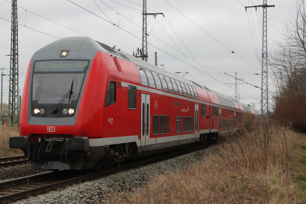 DBpzfa 766.1 als RE 4309(Hamburg-Rostock)bei der Einfahrt im Rostocker Hbf. 01.03.2019