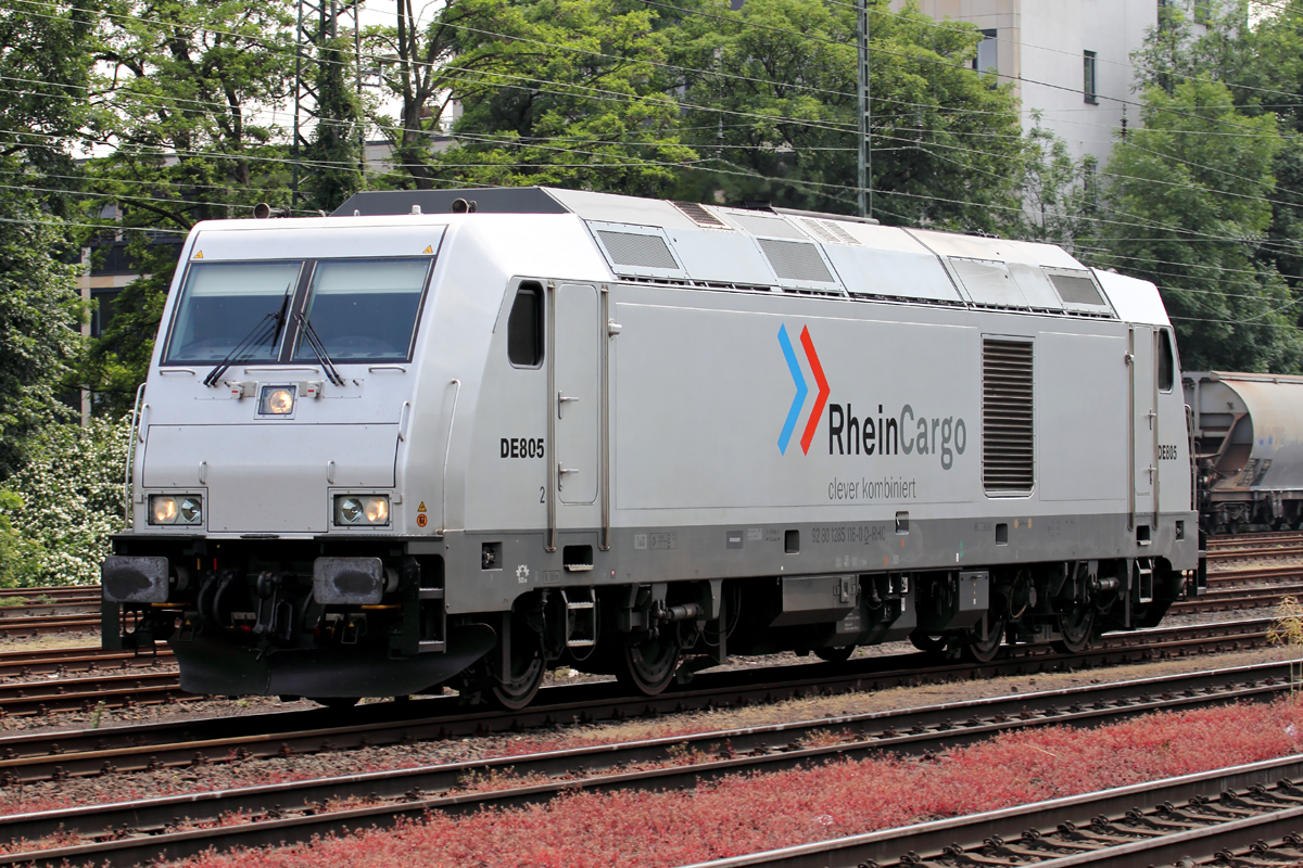 DE 805 (285 116-0) in Köln-West 2.6.2014