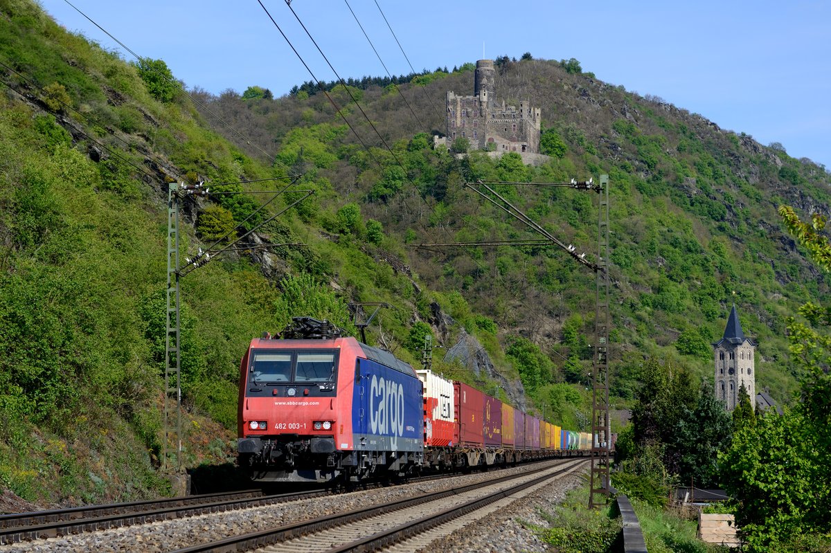 Den DGS 43742 von Novara Boschetto nach Köln Eifeltor hatte die SBB Cargo 482 003 am 20. April 2017 am Haken. Die Leistung konnte ich auf der rechten Rheinstrecke bei Wellmich aufnehmen.