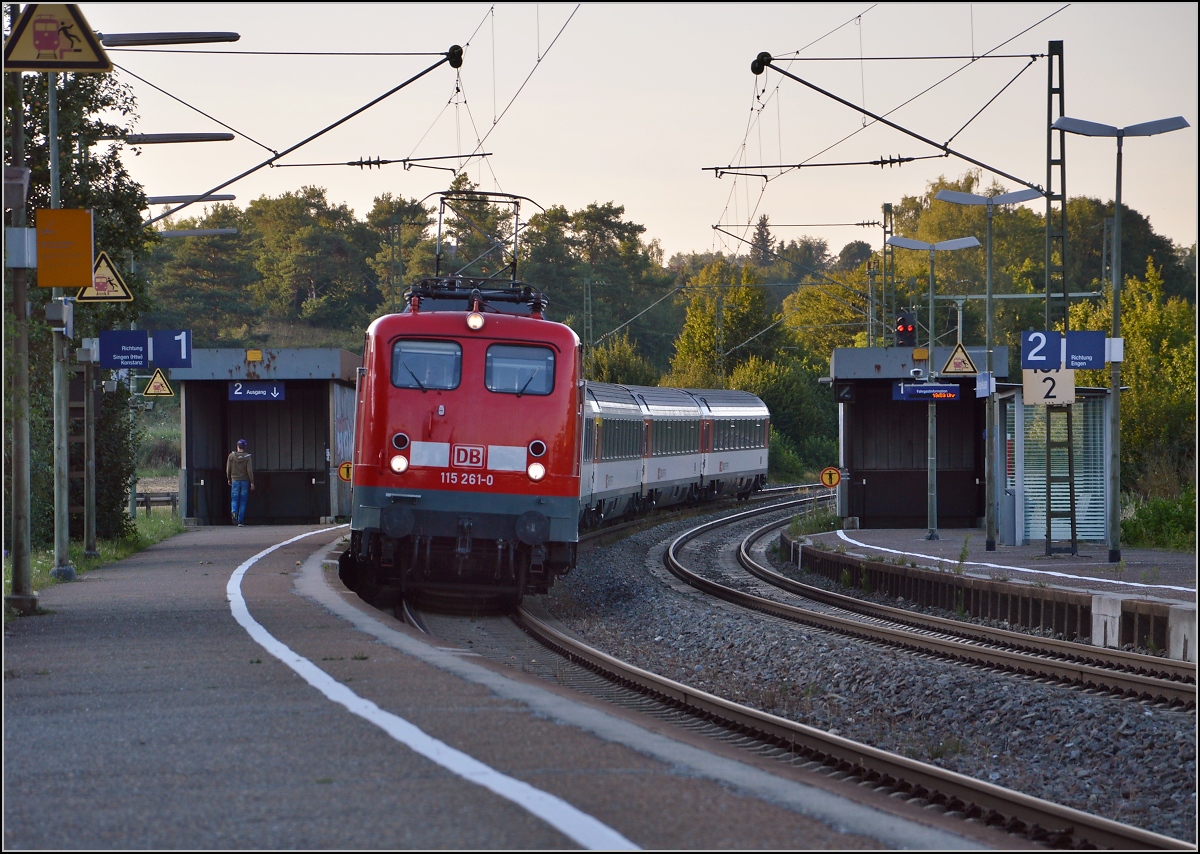 Den ganz Unverzagten war Artemis doch noch hold. 115 261-0 in Welschingen, August 2015.