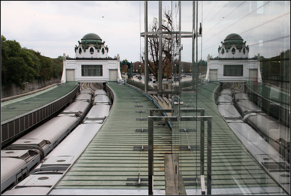 Den Kaiserpavillon gedoppelt -

So oft wie hier auf dem Bild der Kaiserpavillon zu sehen ist, so oft hat der Kaiser angeblich den eigenes für ihn gebauten Zugang benutzt: Für die Eröffnungsfahrt der der Strecke (1899) und für eine Besichtigungsfahrt der Donaukanallinie (1902).

08.10.2016 (M)