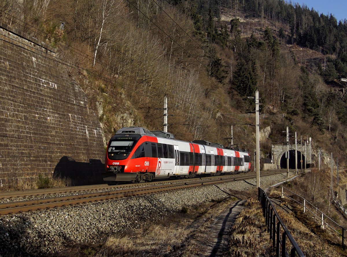 Der 4024 045 als S Bahn nach Unzmarkt am 17.12.2016 unterwegs bei St. Michael.
